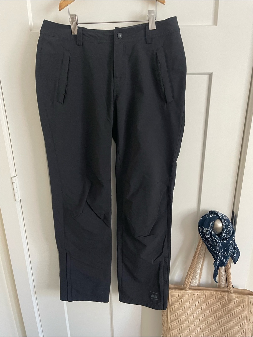 REÍ Black Performance Pants